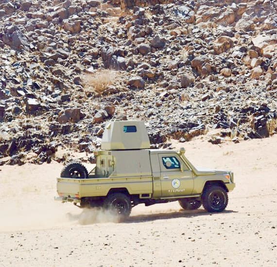 تسهم أجهزة الرصد والعربات المصفحة المطورة التي تلائم  البيئة الرملية في صد هجمات العدو.