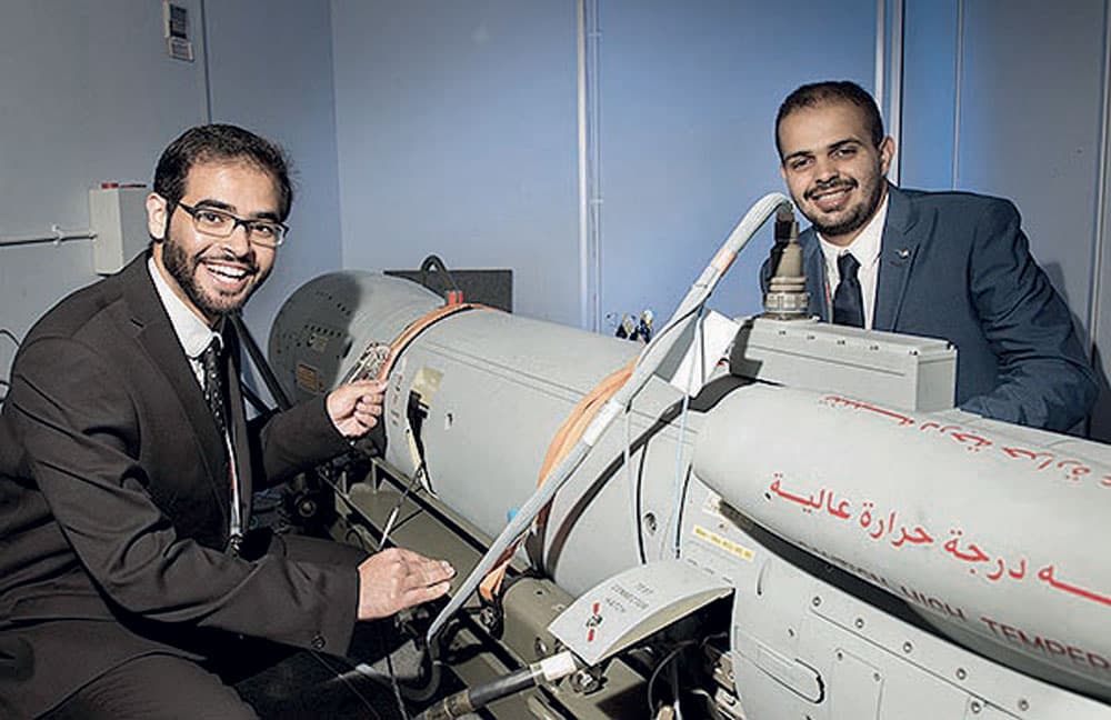 مهندسان سعوديان يتدربان في مصانع «بي أيه إي سيستمز» في المملكة المتحدة