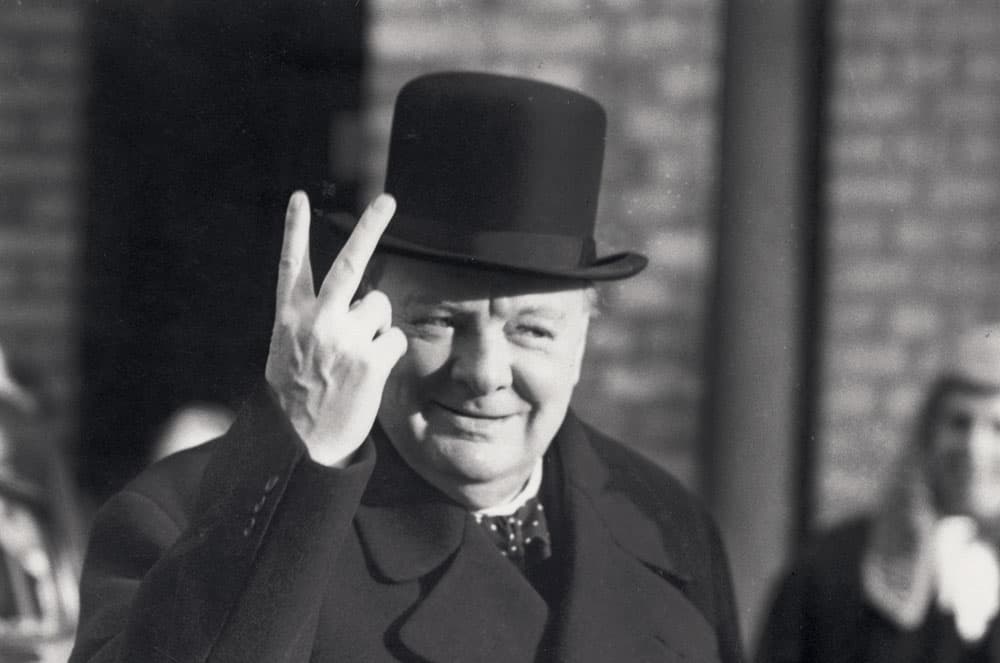 رئيس الوزراء البريطاني "وينستون تشرشل".
