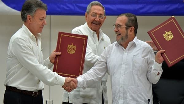 كولومبيا والمتمردون يقولون إنهم توصلوا لاتفاق سلام جديد