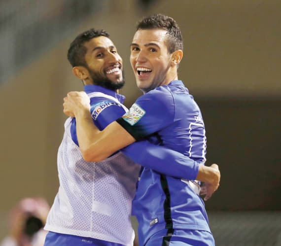 ليو فرحا بهدف الهلال الثاني. تصوير: علي العريفي ـ "الاقتصادية"