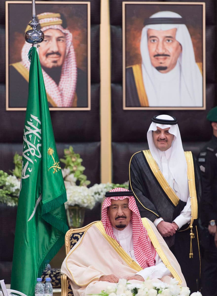 خادم الحرمين : تبنينا رؤية المملكة 2030 لبناء اقتصاد قوي