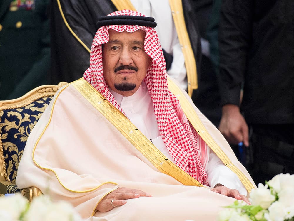 خادم الحرمين : تبنينا رؤية المملكة 2030 لبناء اقتصاد قوي