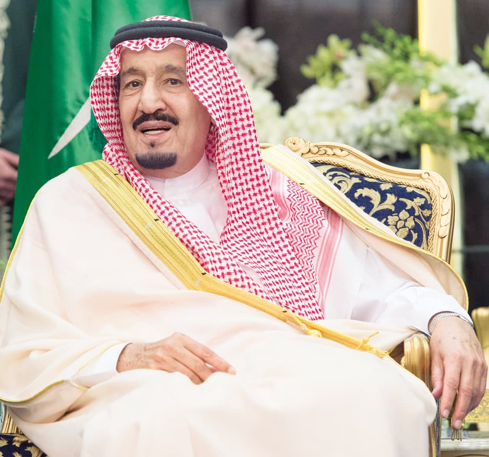 الملك سلمان أثناء الحفل البارحة.