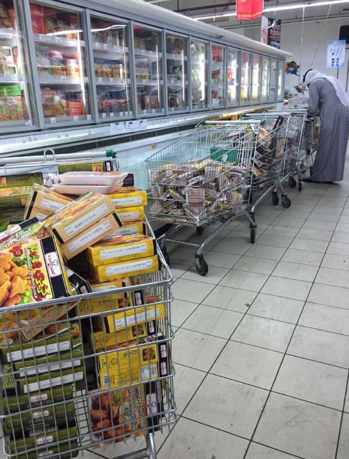 "التجارة" تباشر بلاغات مواطنين عن منتجات منتهية الصلاحية في "بنده"