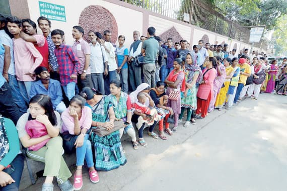 صفوف تغيير الفئات الكبيرة من العملة.