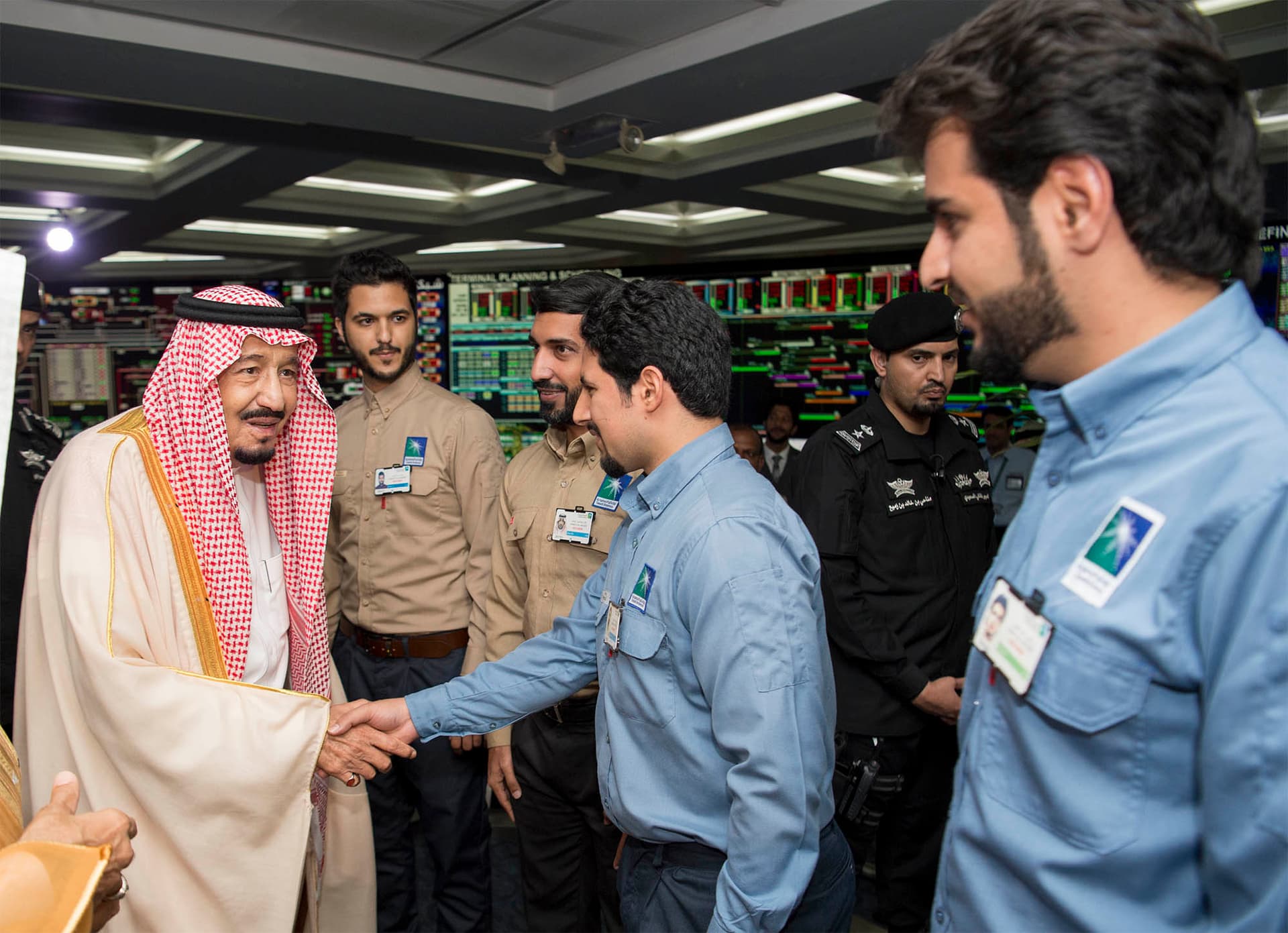 الملك يدشن مشاريع بترولية بقيمة 160 مليارا ومركز الملك عبدالعزيز الثقافي