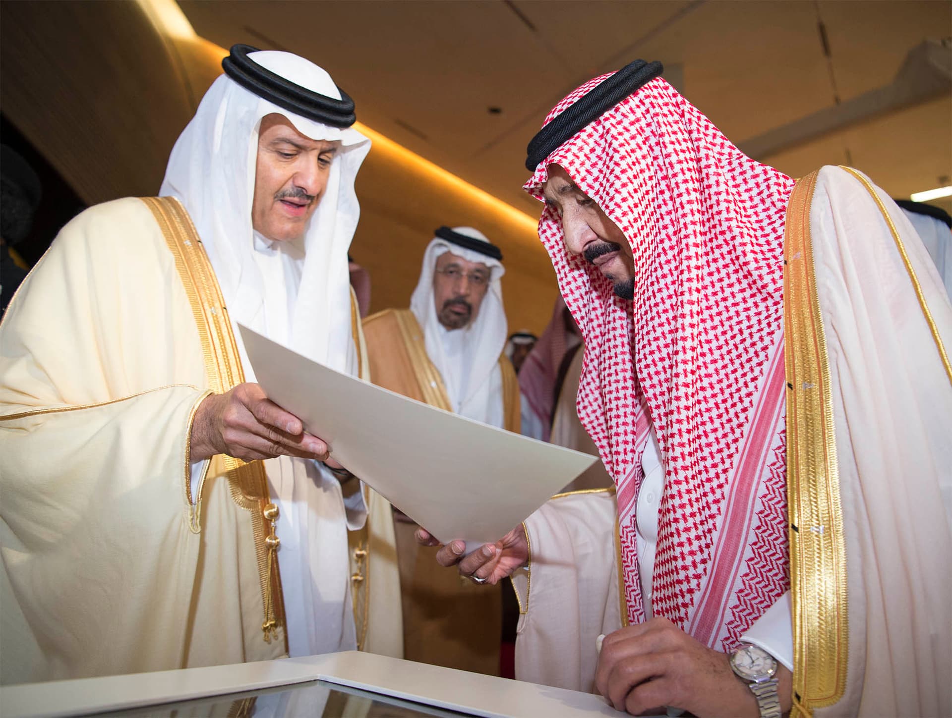 الملك يدشن مشاريع بترولية بقيمة 160 مليارا ومركز الملك عبدالعزيز الثقافي