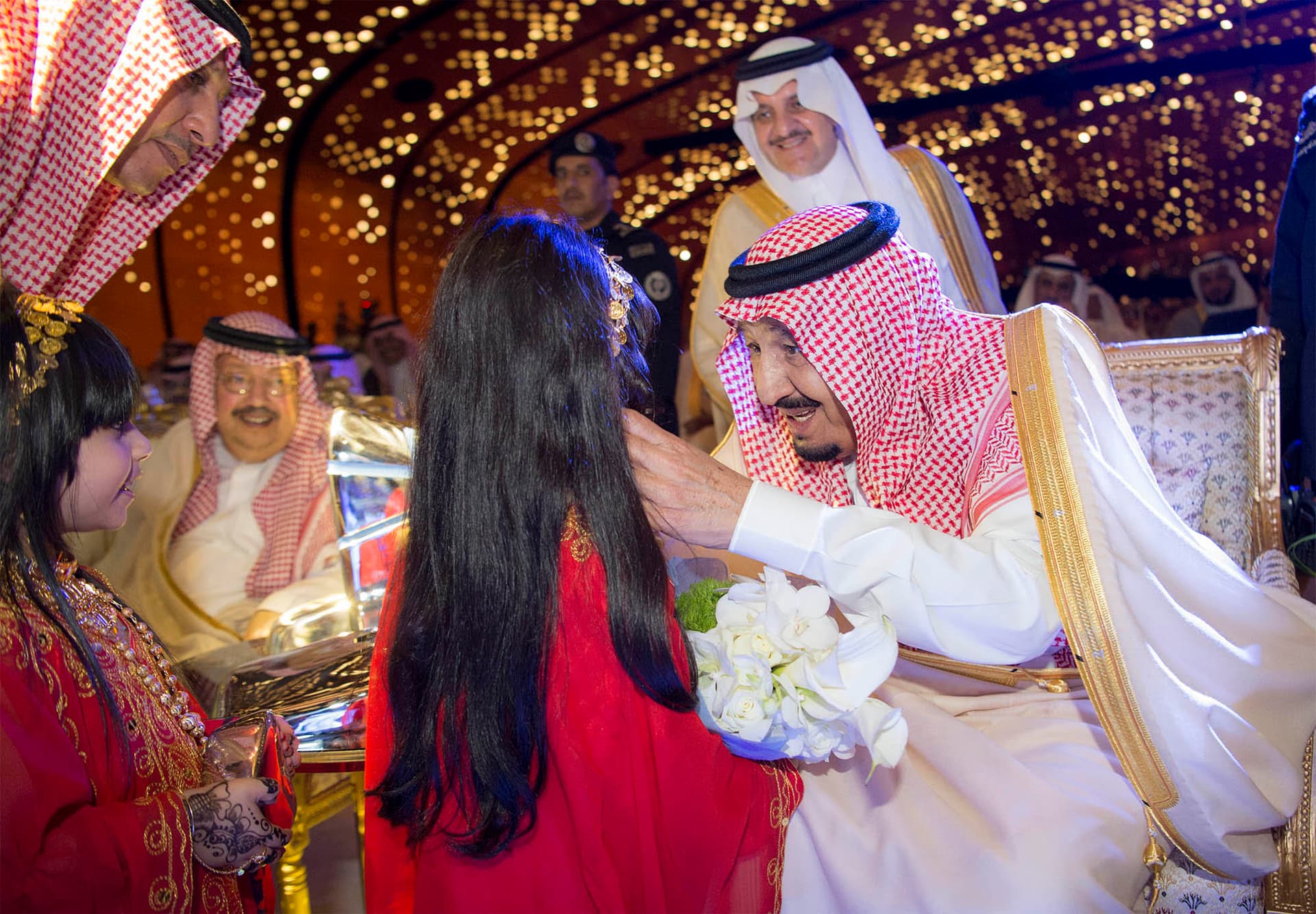 الملك يدشن مشاريع بترولية بقيمة 160 مليارا ومركز الملك عبدالعزيز الثقافي