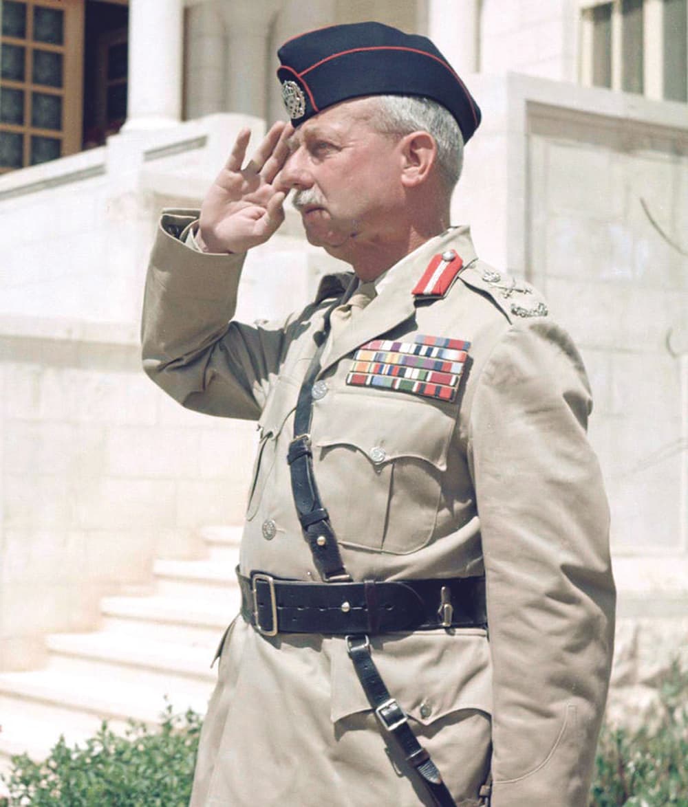 الفريق جون باشا .. لقبه البدو براعي البويضا وألف لأجلهم أشهر كتبه