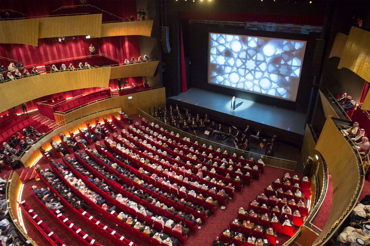 خادم الحرمين الشريفين يُشرف الحفل الذي أقيم بمركز الشيخ جابر الأحمد الثقافي في الكويت