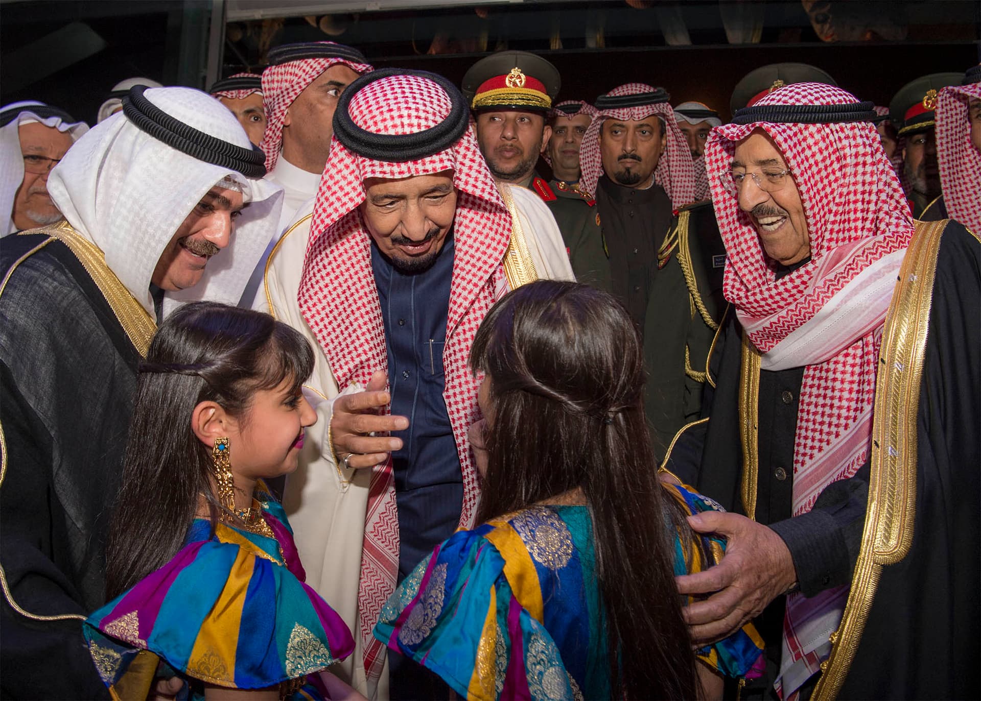 خادم الحرمين الشريفين يُشرف الحفل الذي أقيم بمركز الشيخ جابر الأحمد الثقافي في الكويت