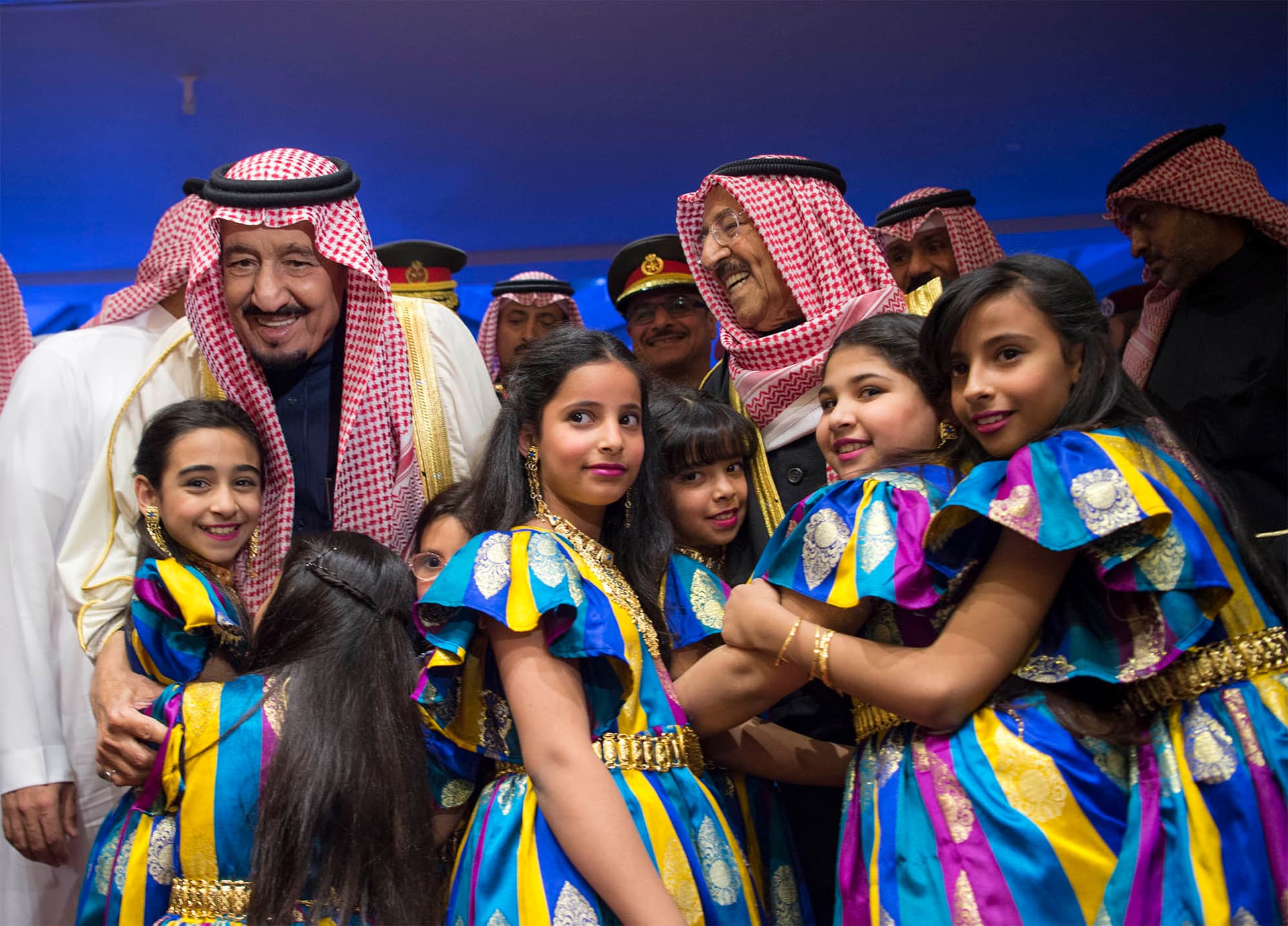 خادم الحرمين الشريفين يُشرف الحفل الذي أقيم بمركز الشيخ جابر الأحمد الثقافي في الكويت