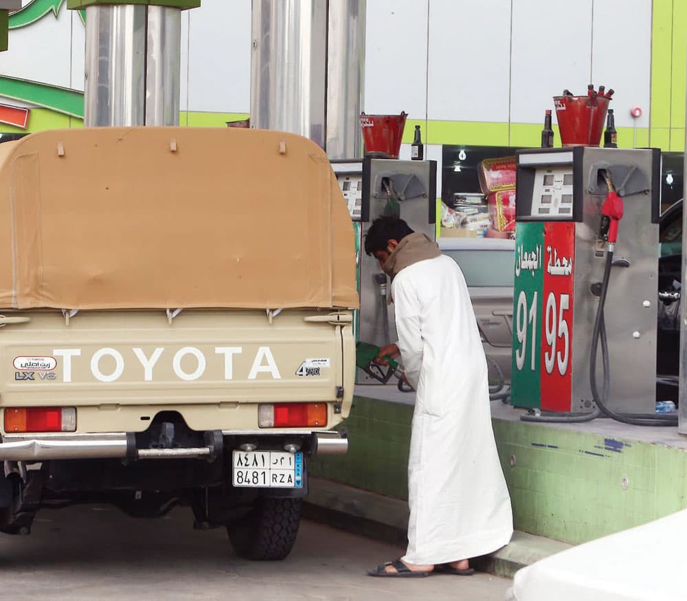 المرحلة الأولى بدأت في عام 2016 برفع أسعار البنزين (91) بنسبة 67 في المائة و (95) بنسبة 50 في المائة.