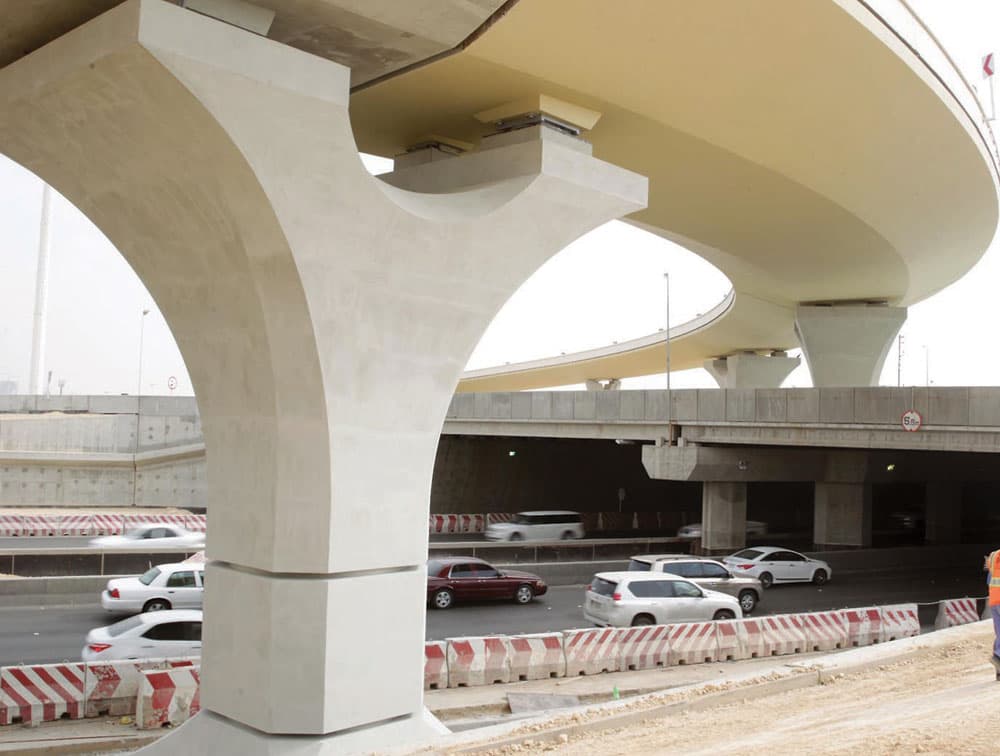 تشمل الرؤية خططا لاستثمار عشرات المليارات من الدولارات خلال السنوات المقبلة على مشروعات متنوعة.