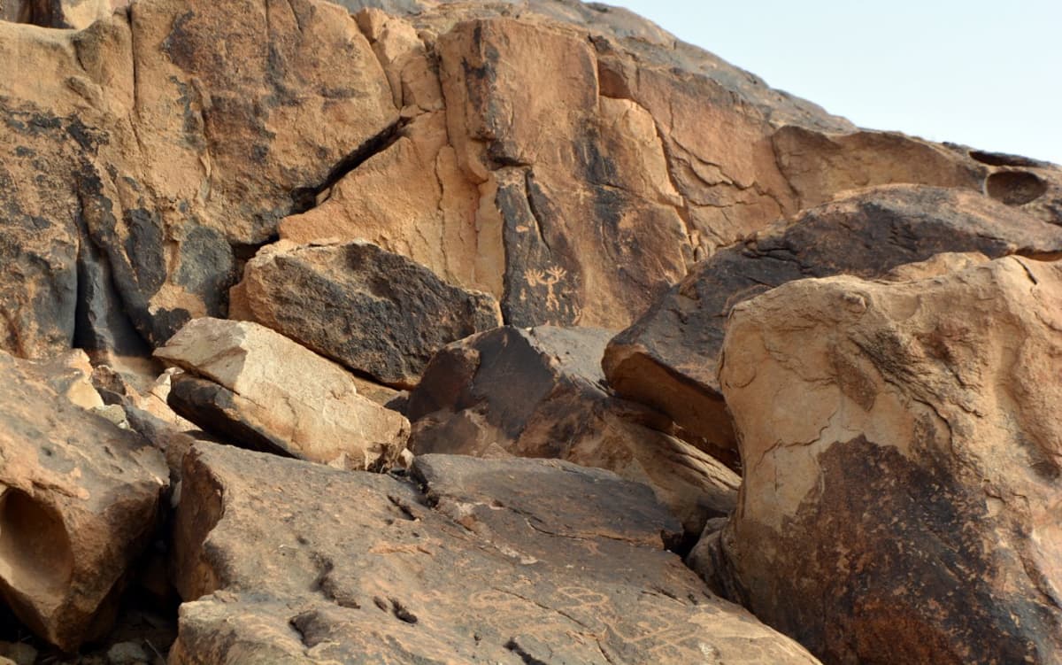 رسومات "جبل سواج" الثمودية الرائعة تبهر زوار رس القصيم