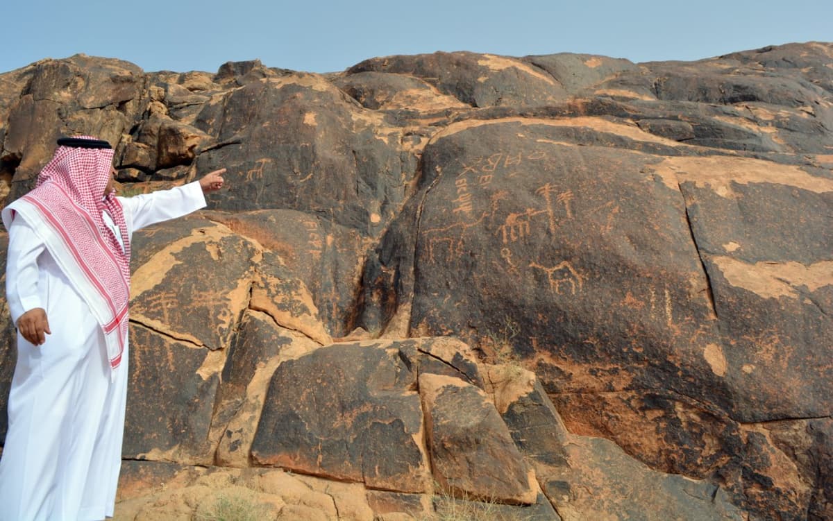 رسومات "جبل سواج" الثمودية الرائعة تبهر زوار رس القصيم