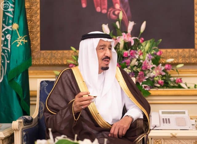 الملك يستقبل ذوي الفقيد الشيخ عبدالرحمن الرويشد