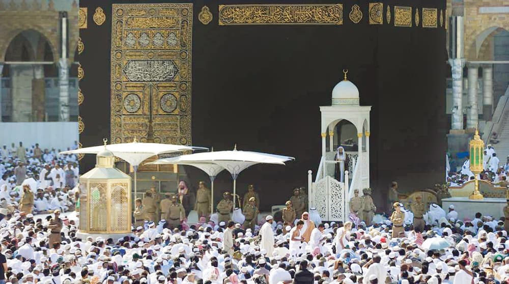 من صلاة الجمعة في المسجد الحرام أمس."واس"