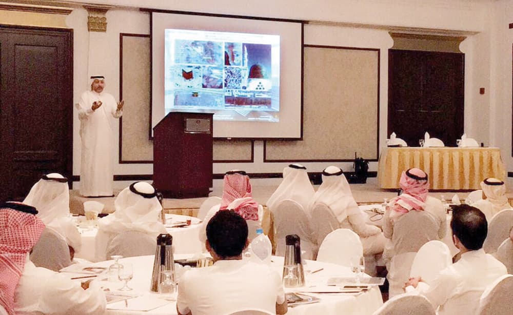 جانب من محاضرة عن قطار الحرمين نظمتها هيئة المهندسين السعوديين.		"الاقتصادية"