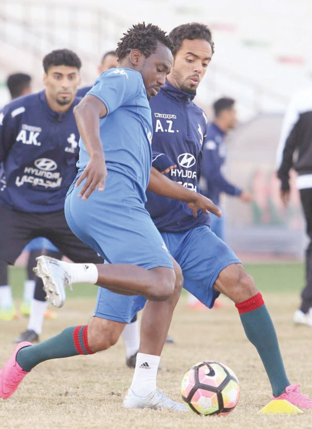 لاعبو الاتفاق خلال مران الأمس.