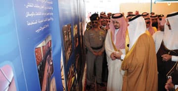 أمير عسير يبحث شح المياه وغياب التعليم العالي في تثليث