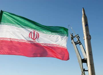 نجاد: الأمة الإيرانية تدافع عن شرفها وستسحق القوة الممانعة تحت قدميها