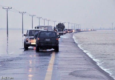 وادي العكرشية بحر يهدر وسط صحراء قاحلة في مركز القصب
