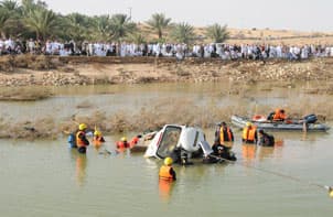 انتشال سيارة غريق "الرمة" بعد 11 يوما من البحث.. والجثة مفقودة!