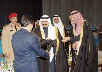 نائب خادم الحرمين الشريفين يسلم 6 فائزين جائزته العالمية للمياه