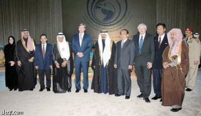 نائب خادم الحرمين الشريفين يسلم 6 فائزين جائزته العالمية للمياه