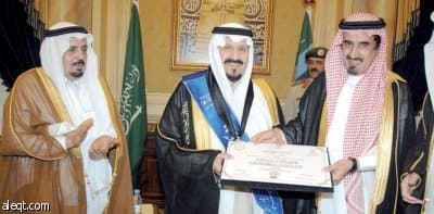 نائب الملك يتسلم الدكتوراه الفخرية من جامعة الملك سعود
