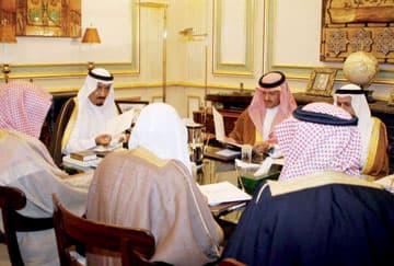 .. ويرأس اجتماع مجلس إدارة تاريخ مكة المكرمة والمدينة المنورة