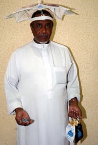 حج 2008 .. مظلات تعلق في الرؤوس وحافظات لحصى الجمرات