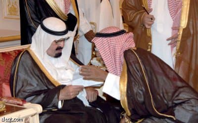 الملك يتسلم رسالة من أمير الكويت.. ويستقبل الأمراء والمسؤولين والمواطنين
