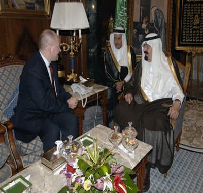 خاد الحرمين الشريفين يستقبل السفر البولندي لدى المملكة (جده-واس)