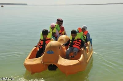 القصيم: بحيرة "العوشزية" تستقطب الأهالي وتضاعف الرحلات البرية