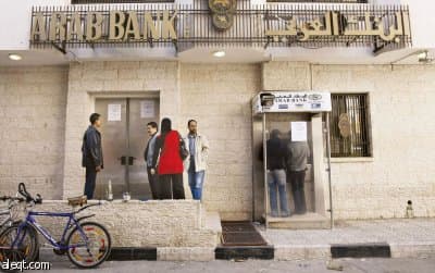المصارف في غزة تغلق أبوابها بسبب عدم وجود سيولة نقدية