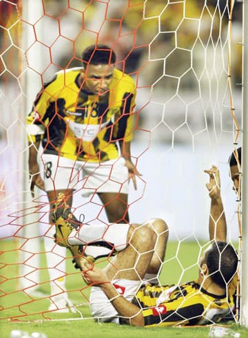 الاتحاد والهلال..  اهتزت "القوائم" و سلمت الشباك