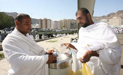 جموع الحجيج يتوافدون على منى لقضاء يوم التروية