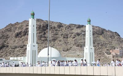 جموع الحجيج يتوافدون على منى لقضاء يوم التروية