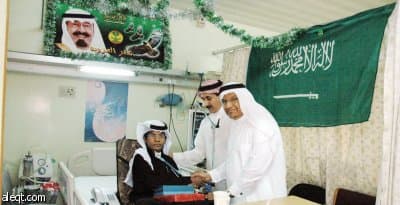 الصاعدي يعايد مرضى المستشفى الجامعي
