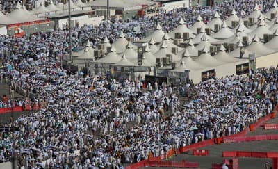 حجاج بيت الله الحرام يستقبلون ثاني أيام التشريق