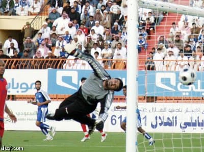 الاتحاد يجرف الرائد ويتمسك بالصدارة .. والهلال يحرق أبها