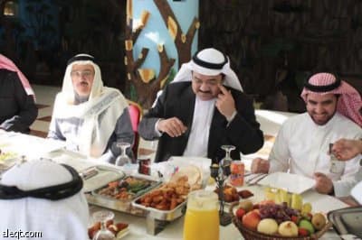 التعاون يقيم الولائم لتسويق لاعبيه