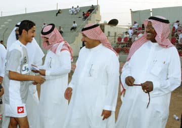 العباد يرحل عن الدنيا بقلبٍ يفيض بحب الطائي