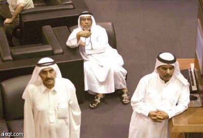 تدهور النفط وخفض تصنيفات البنوك يثيران موجة هبوط قاسية للأسهم الخليجية