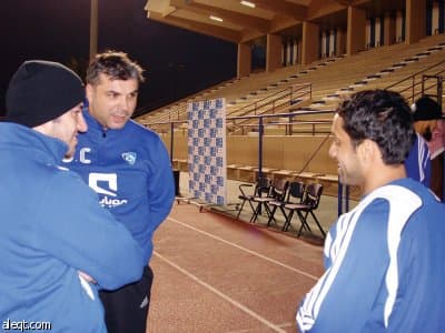 أبو تريكة مخير بين الأهلي والهلال