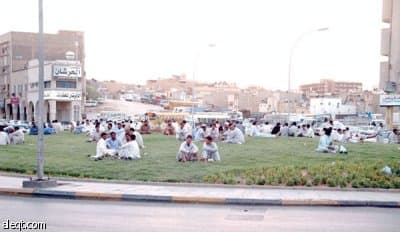 الباكستانيون في الرياض.. يكرهون السهر ويعشقون العمل و"لا للتجمع"