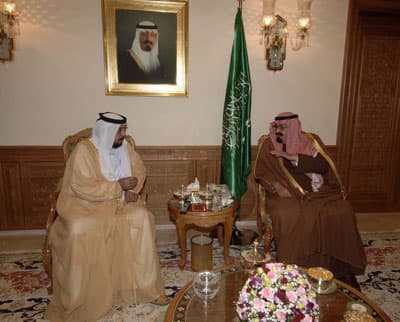 الملك عبد الله يصل إلى مسقط ويستقبل رئيس الإمارات